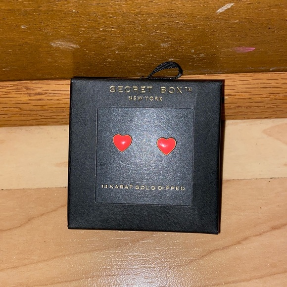 BAND NEW GIRLS HEART EARRINGS 14 KARAT GOLD DIPPED! NIB! SMOKE FREE HOME! - Picture 1 of 2
